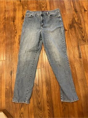 Gloria Vanderbilt Light Blue Straight Leg Jeans